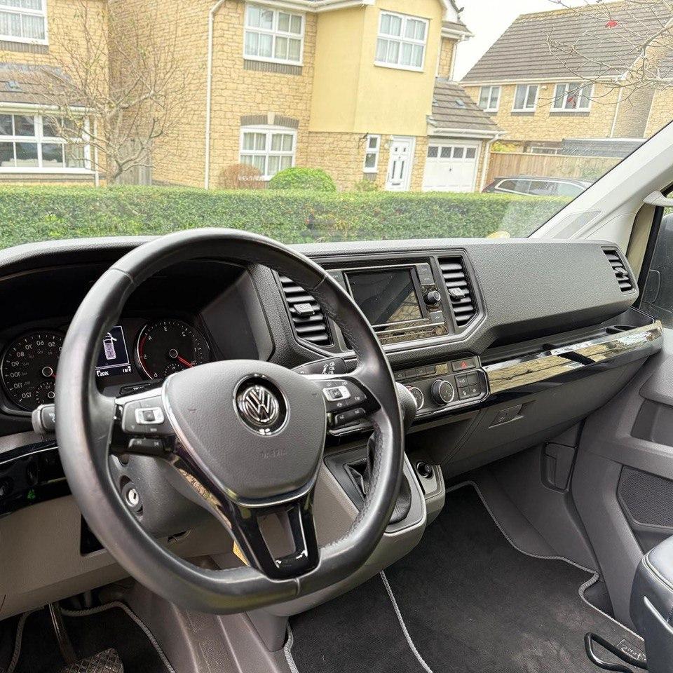 Pour la nouvelle forme VW Crafter LHD Lower Dash Styling Trims - Noir brillant (lot de 6) | Van-X