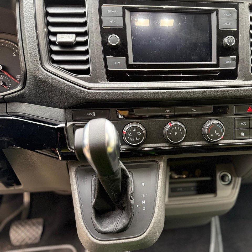 Para nuevos acabados de diseño en la parte baja del salpicadero del VW Crafter LHD - Negro brillante (Juego de 6) | Van-X