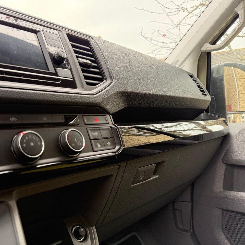 Pour la nouvelle forme VW Crafter LHD Lower Dash Styling Trims - Noir brillant (lot de 6) | Van-X