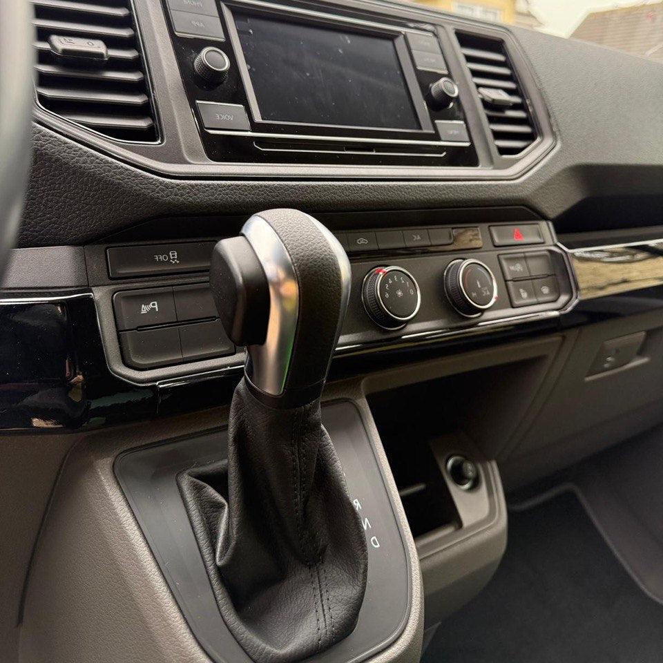 Para nuevos acabados de diseño en la parte baja del salpicadero del VW Crafter LHD - Negro brillante (Juego de 6) | Van-X