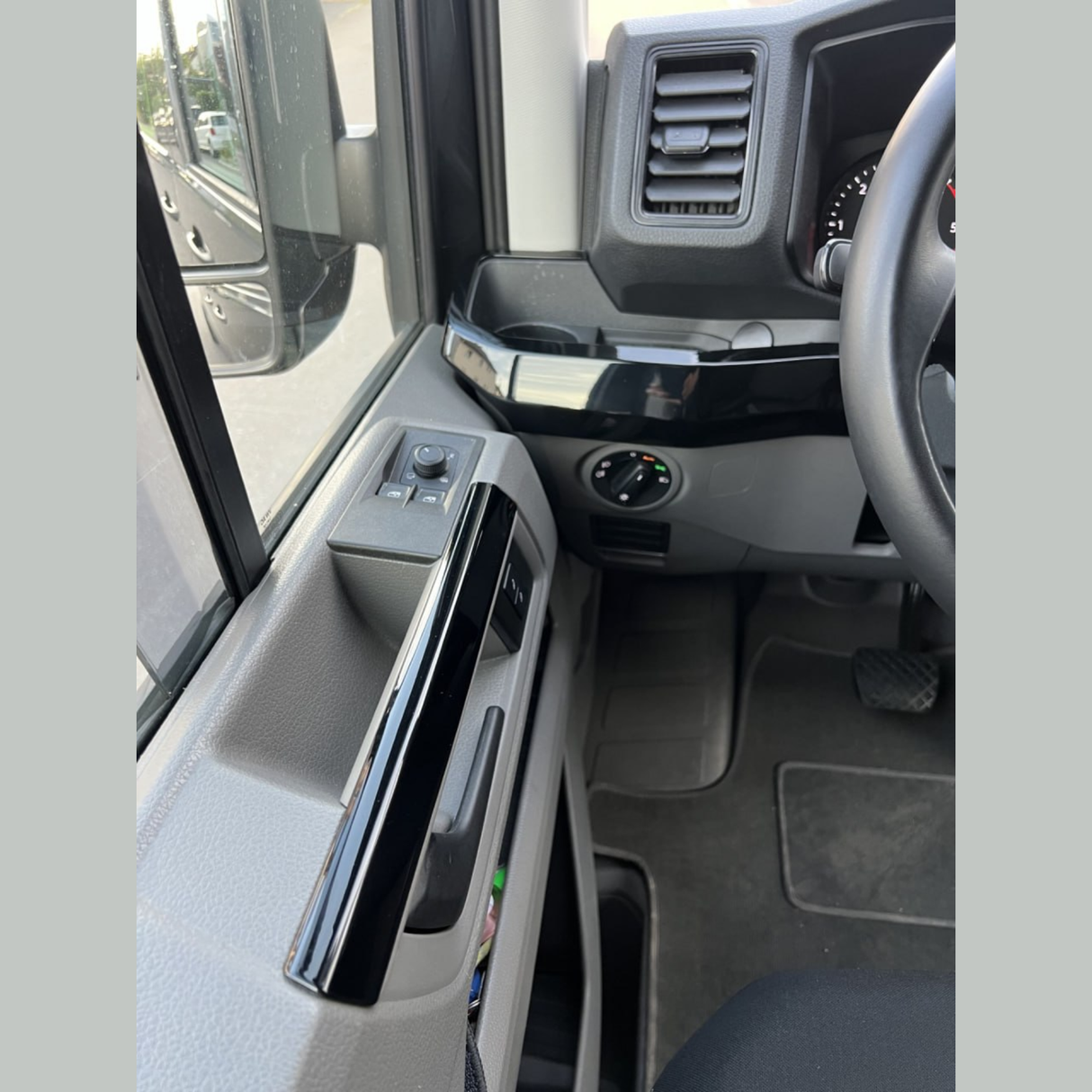 Pour les finitions MAN TGE LHD Lower Dash - Noir brillant (Ensemble de 6) | Van-X