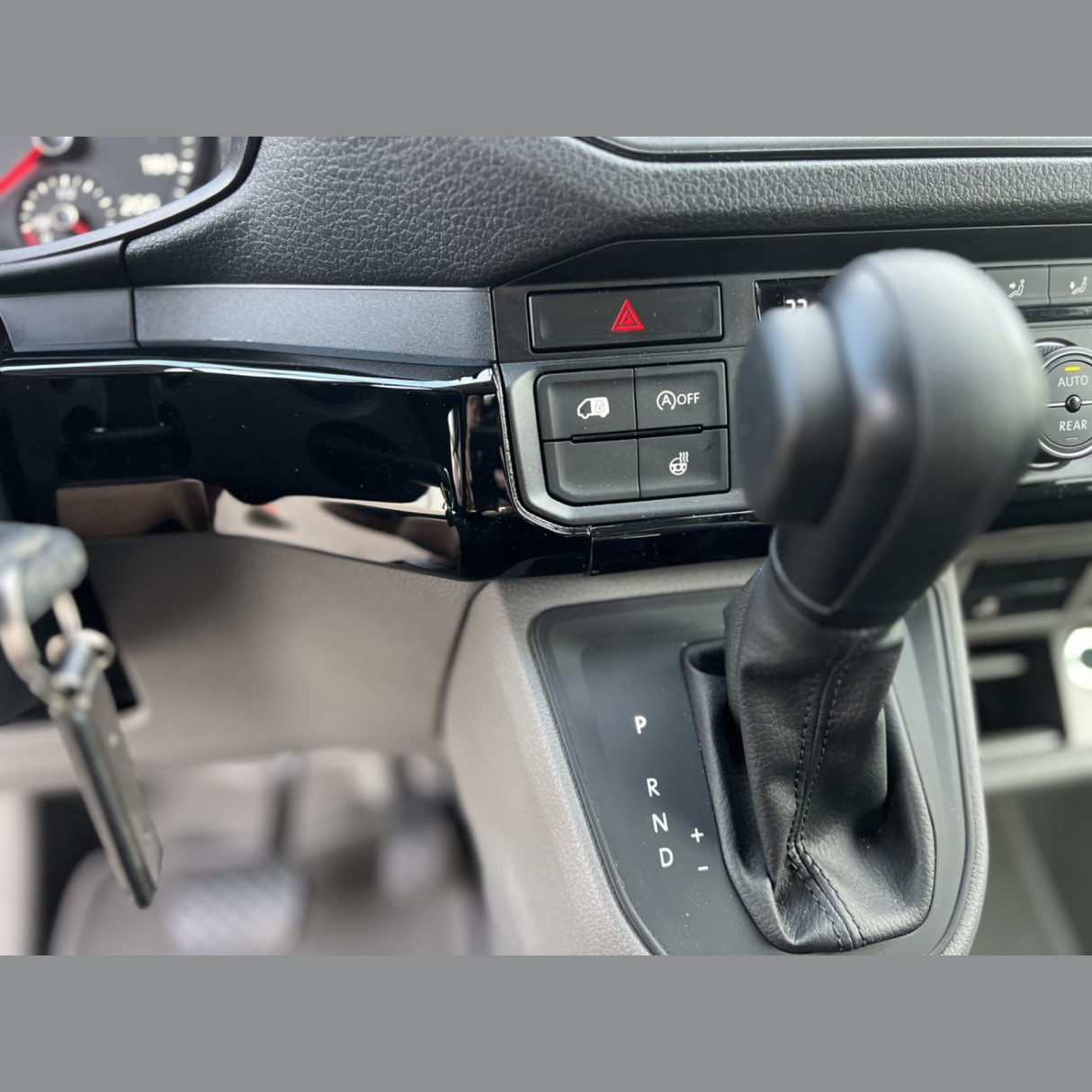 Pour les finitions MAN TGE LHD Lower Dash - Noir brillant (Ensemble de 6) | Van-X