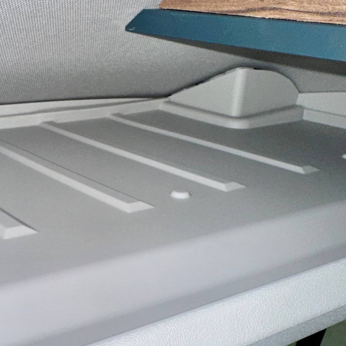 Pour VW Crafter Etagère Avant Cabine Inserts En Caoutchouc Gris Clair - Doublure De Rangement (2018+)