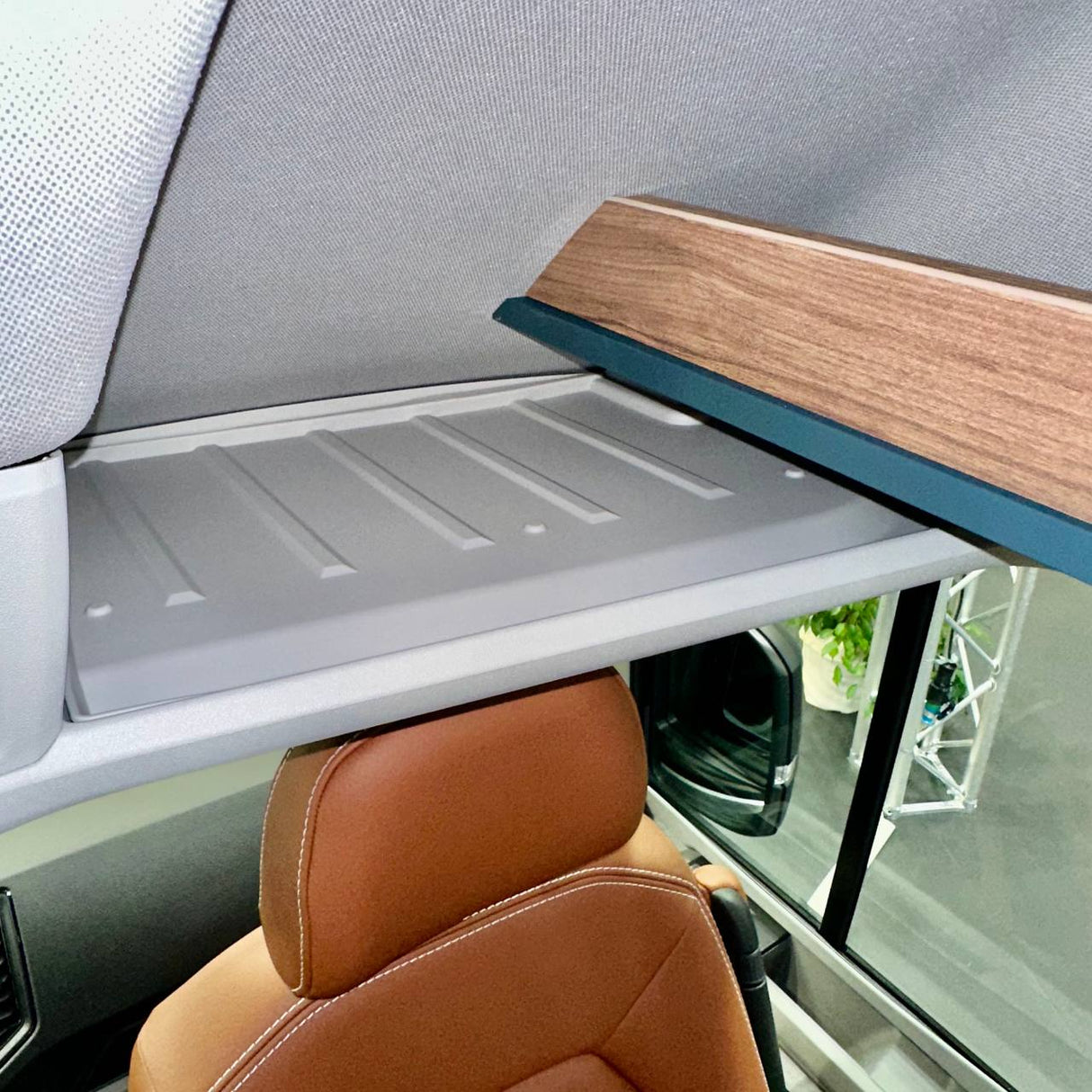 Pour VW Crafter Etagère Avant Cabine Inserts En Caoutchouc Gris Clair - Doublure De Rangement (2018+)