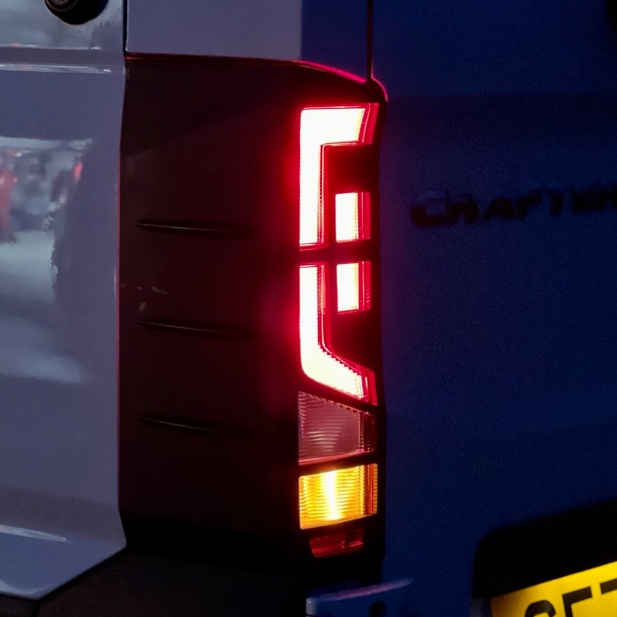 Pour Protections de Feux Arrière Volkswagen Crafter - Noir Brillant (à partir de 2018)