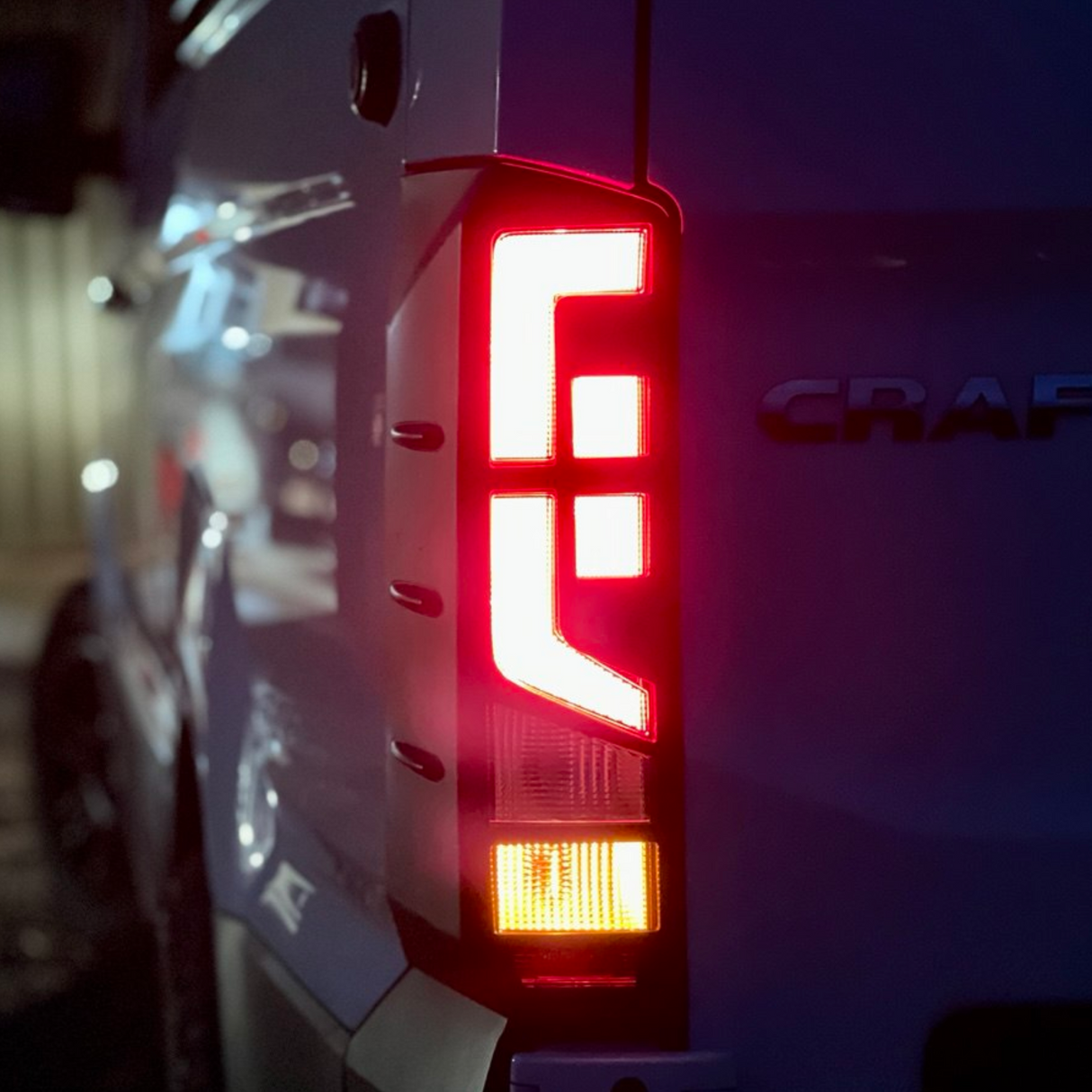 Pour Protections de Feux Arrière Volkswagen Crafter - Noir Brillant (à partir de 2018)