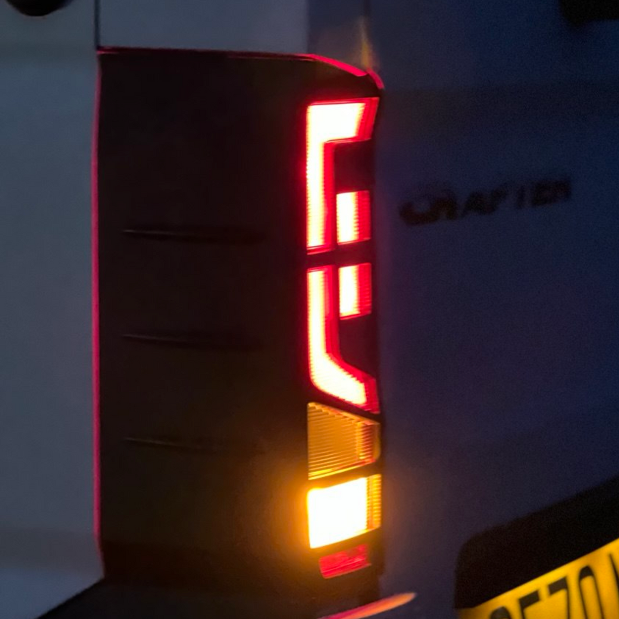Pour Protections de Feux Arrière Volkswagen Crafter - Noir Brillant (à partir de 2018)