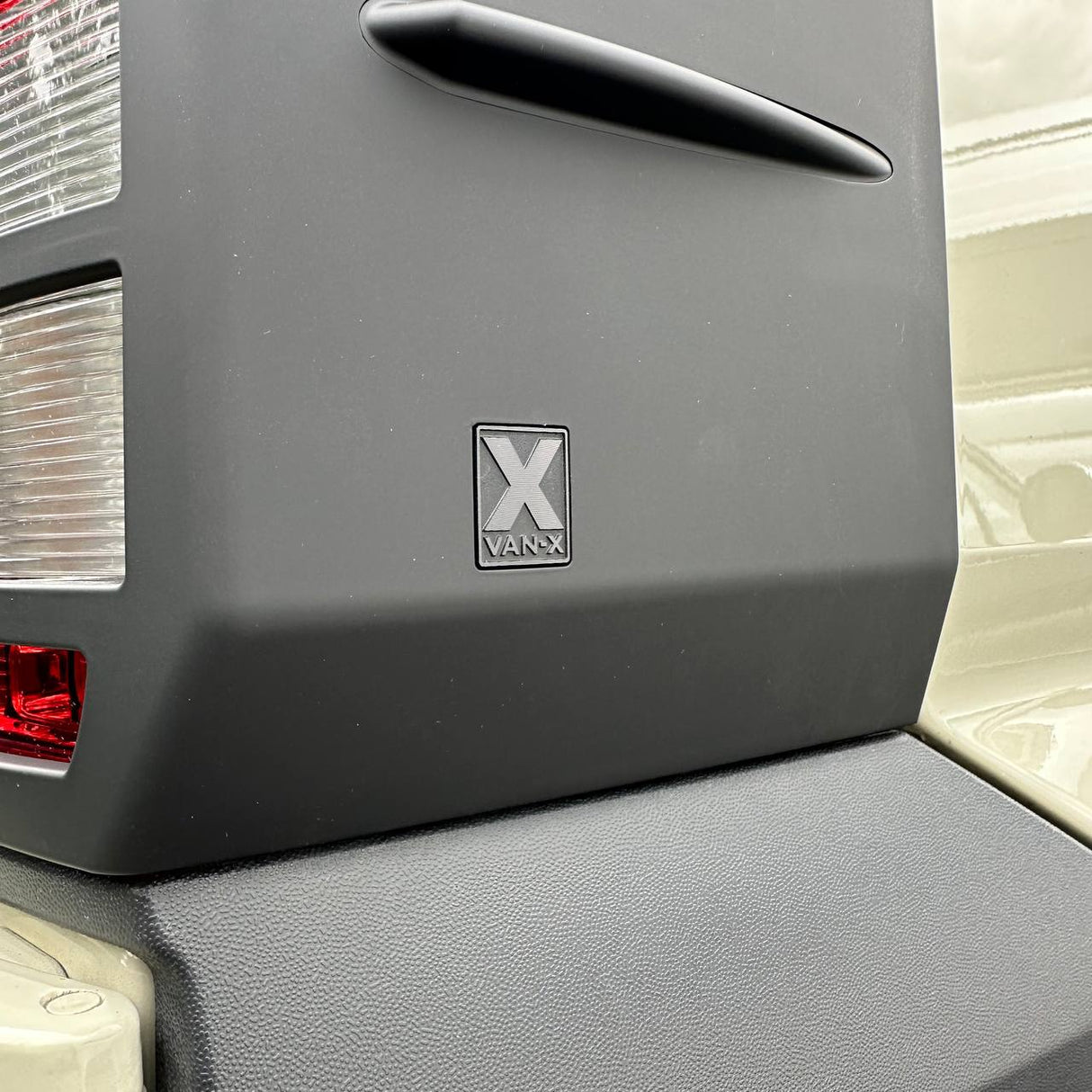 Pour Protections de Feux Arrière Volkswagen Crafter - Hammerite Ultimate Matte Black (à partir de 2018)