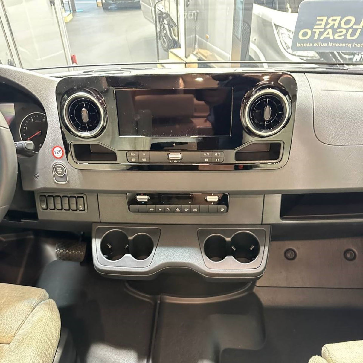 Per portabicchieri Mercedes Sprinter 907 – Supporto cruscotto lato sinistro | Accessori Van-X