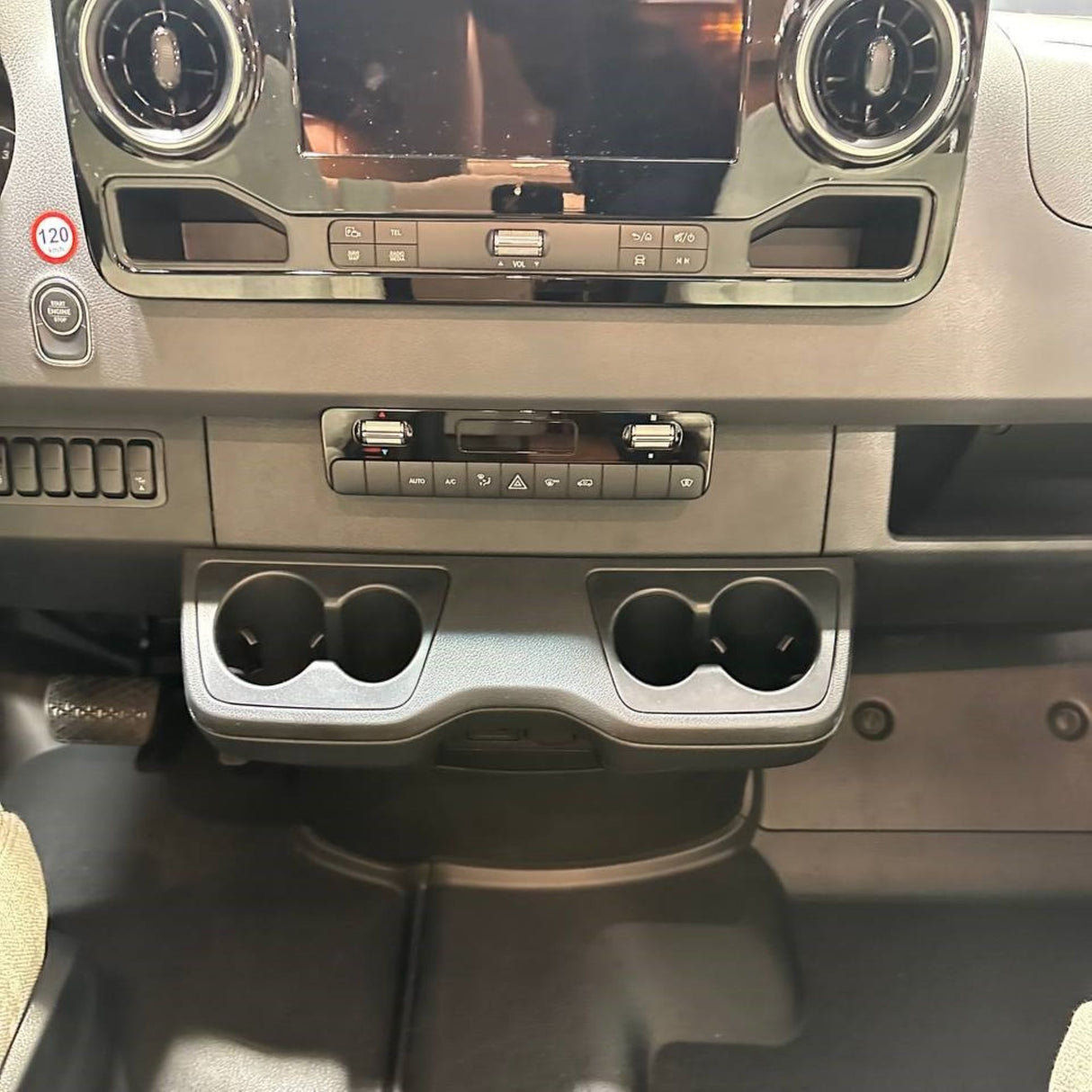 Per portabicchieri Mercedes Sprinter 907 – Supporto cruscotto lato sinistro | Accessori Van-X