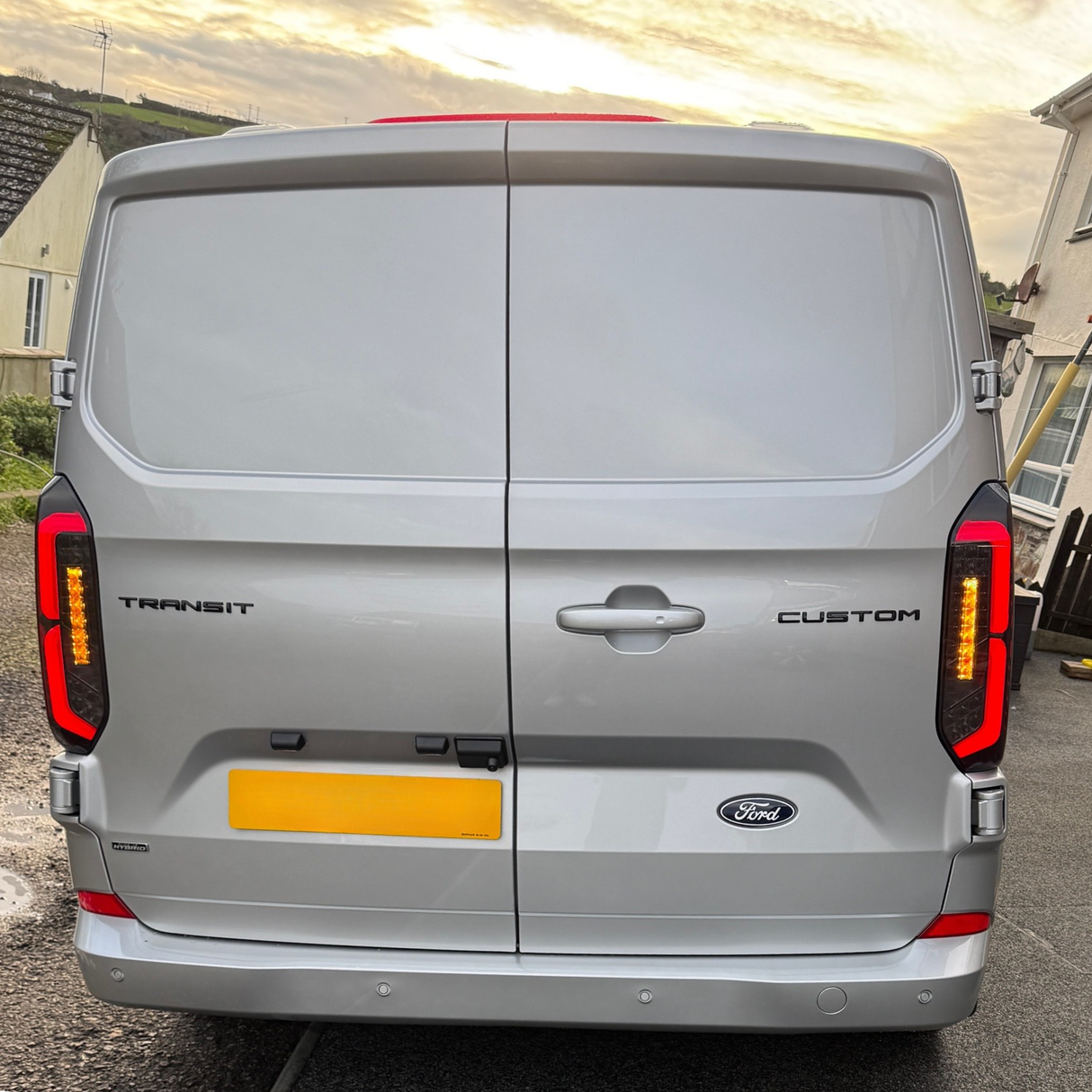 Para el nuevo Van-X Custom 2024–2026 con luces traseras Full LED – Actualización de lentes ahumadas