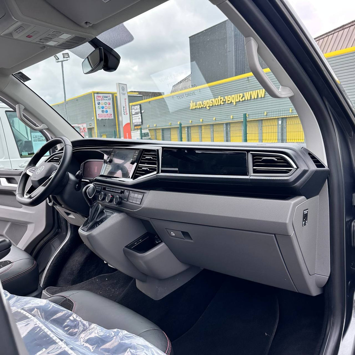 Comfort Handschoenenkastje Interieur Bundel Pakket Voor Volkswagen Transporter T6.1 - Hoogglans Zwart