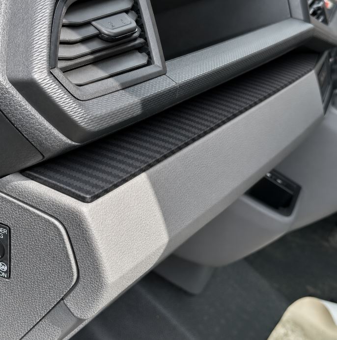 Pour le tableau de bord inférieur et les garnitures de porte en 4 parties VW T6.1 | Modernisation intérieure carbone | Van-X