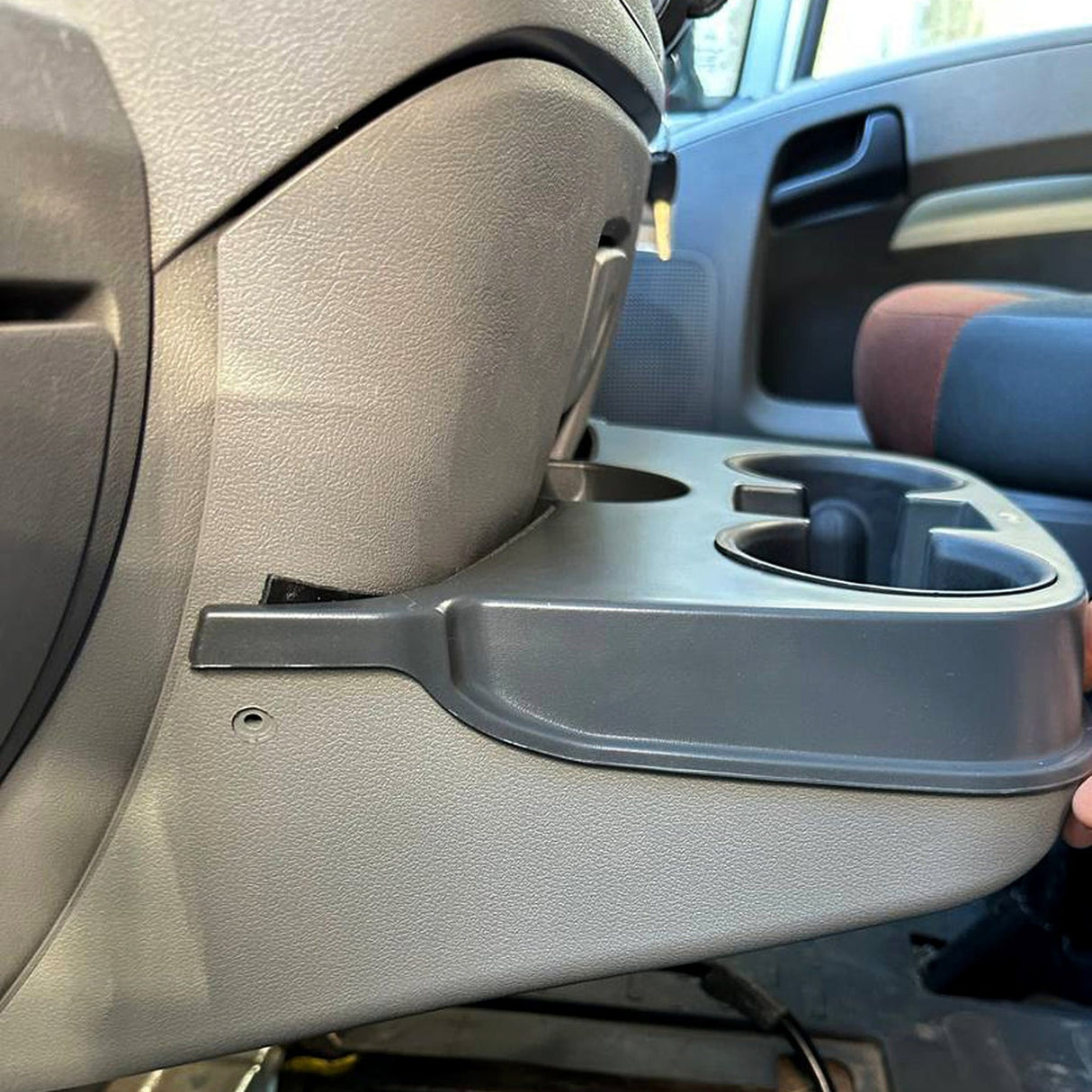 Per Opel Movano La nostra nuovissima console portabicchieri: adatta a tutti i modelli