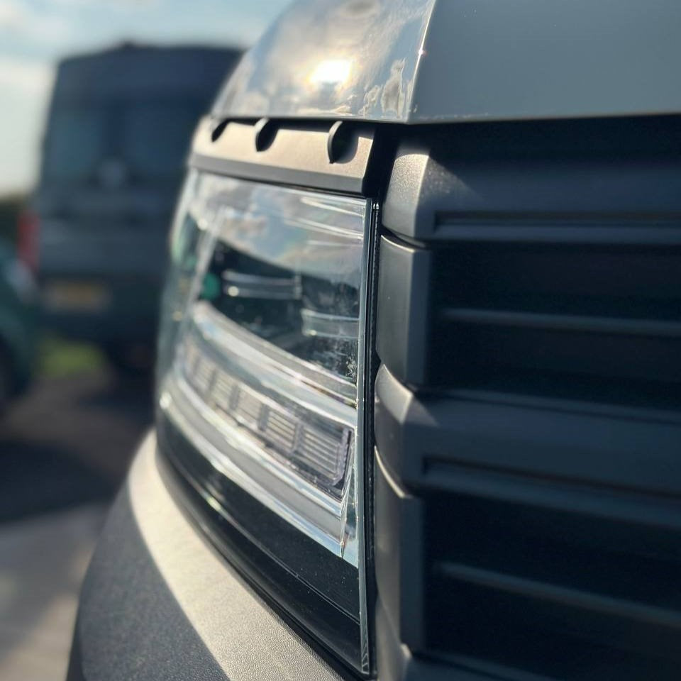 Per il nuovo VW Crafter Headlight Eyebrow Trim - Nero opaco - Accessorio per lo styling del furgone di Van-X