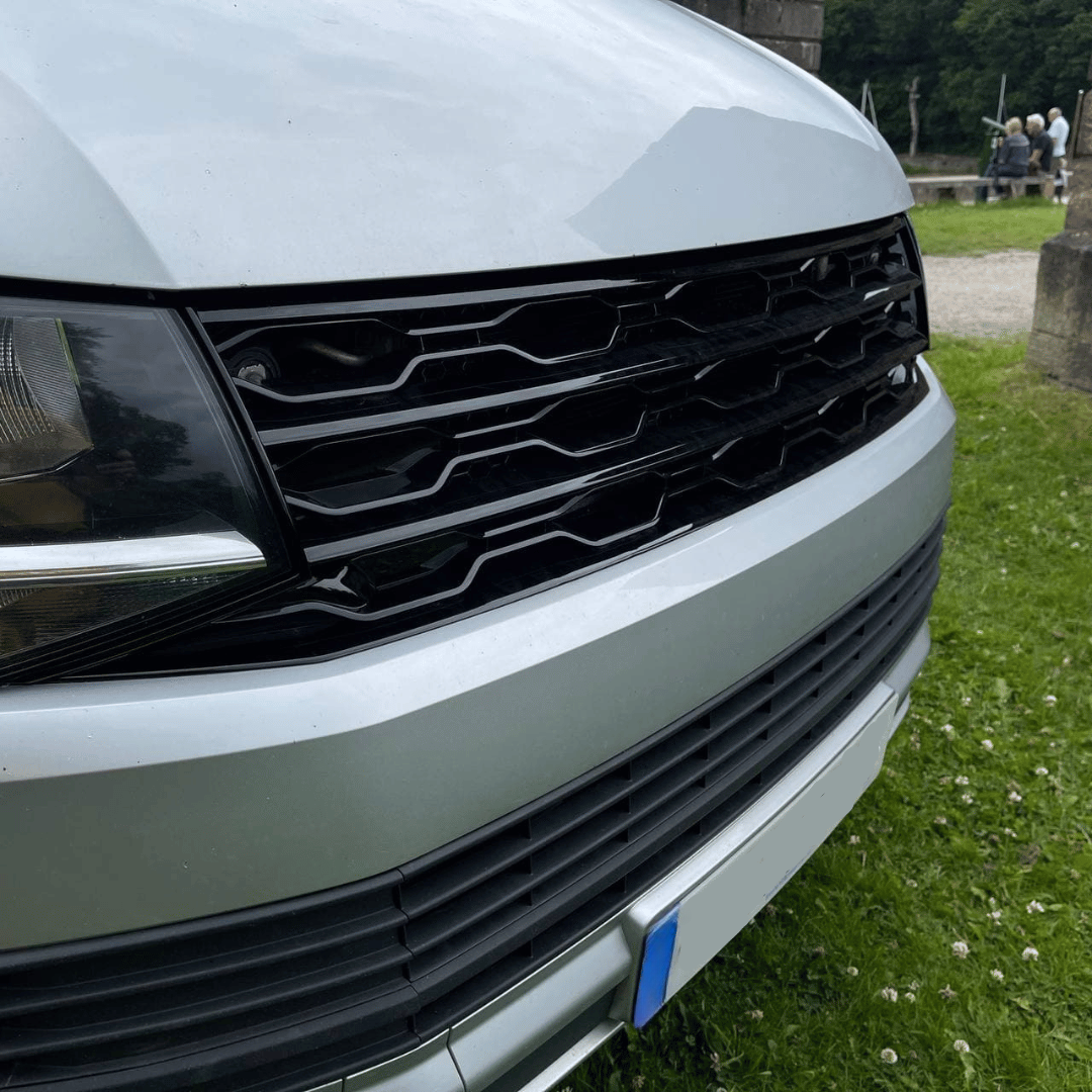 VW T6 R-Line voorgrille (2 in 1) met badge/badgeloos - glanzend zwart