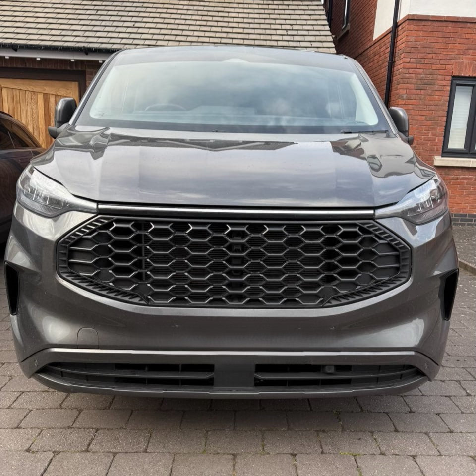 Voor Ford Transit Custom 2024+ Voorgrille – Glanzend Zwart | Stijlvolle en duurzame upgrade