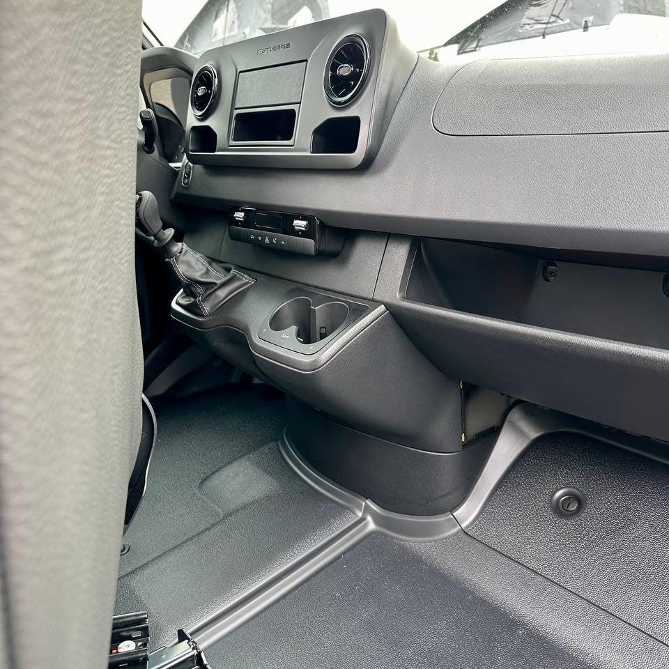 Per portabicchieri Mercedes Sprinter 907 – Supporto cruscotto lato destro | Accessori Van-X