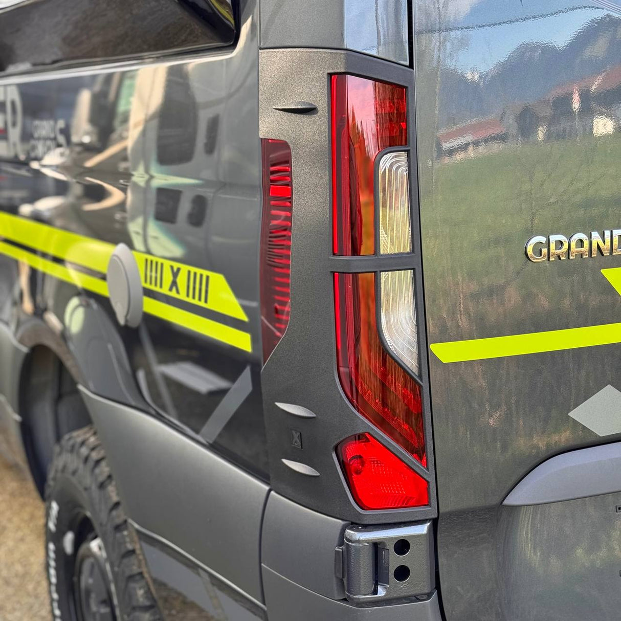 Para protectores de luz traseros Mercedes-Benz Sprinter 907 | Protectores de luces traseras para furgonetas Sprinter – Van-X