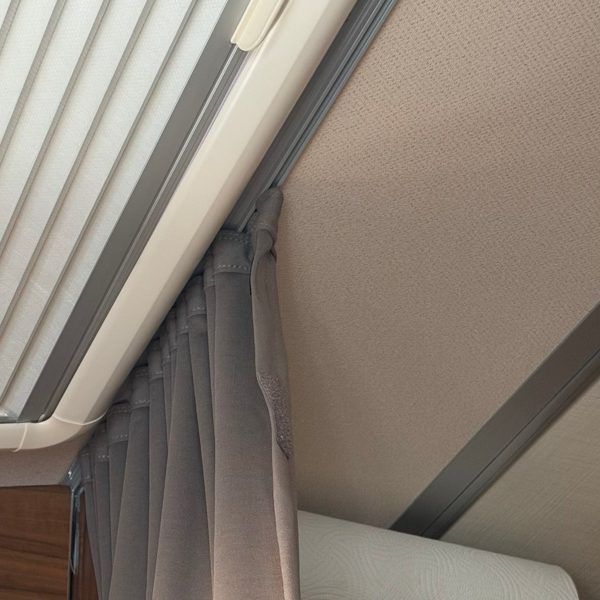 Para kit de cortina divisoria de cabina de autocaravana 188cm Drop – Cortina de privacidad para autocaravanas | Van-X