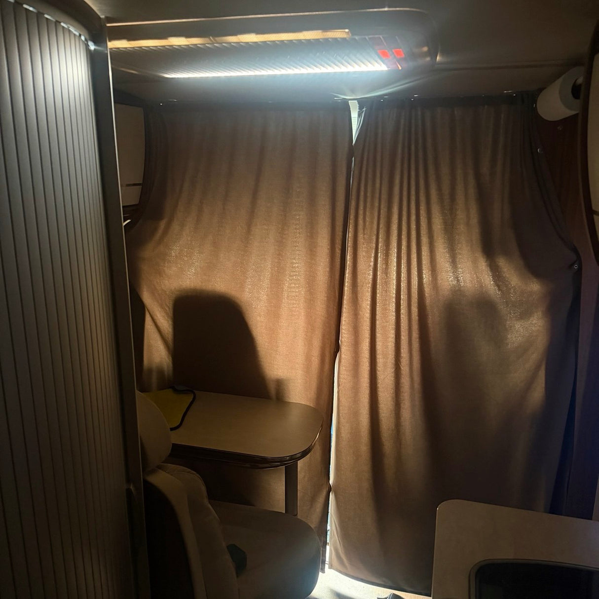 Para kit de cortina divisoria de cabina de autocaravana 188cm Drop – Cortina de privacidad para autocaravanas | Van-X