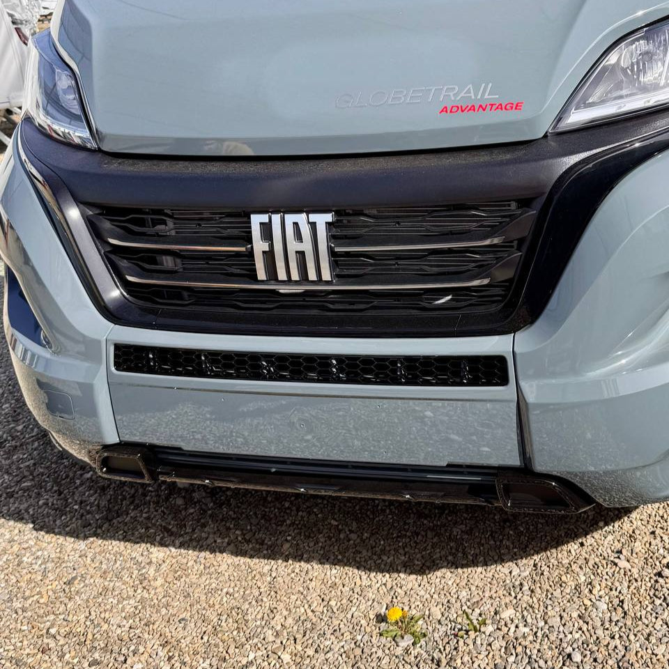 Pare-chocs de Vauxhall Movano en nid d'abeille sans capteurs de stationnement - Noir brillant