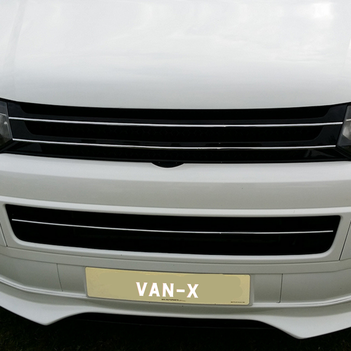 Para VW T5.1 Parrilla delantera sin emblema – Acabado en negro piano brillante | Van-X