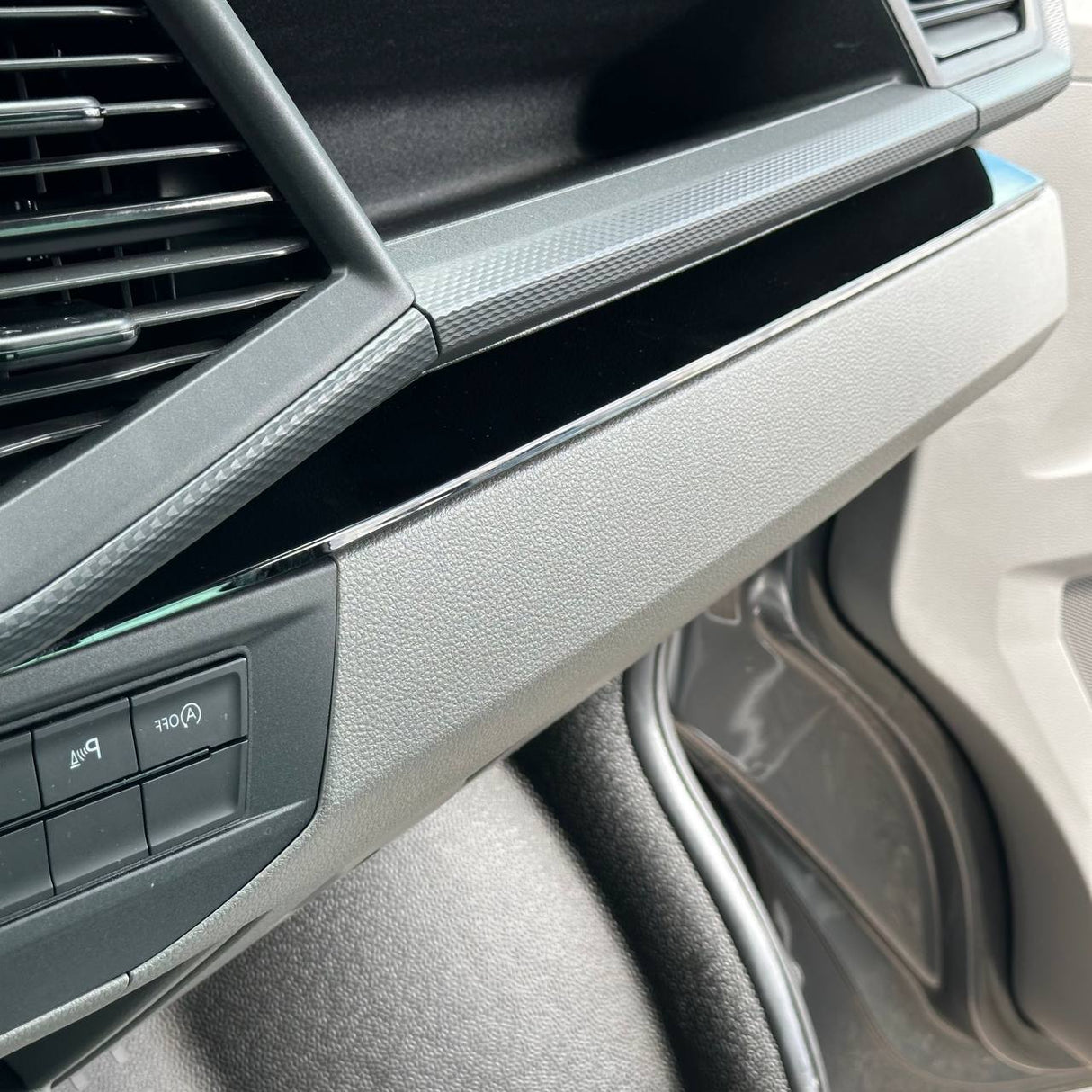 Pour la mise à niveau du tableau de bord VW T6.1 Transporter, Van-X – Ensemble premium 4 pièces noir brillant pour le bas du tableau de bord et la carte porte