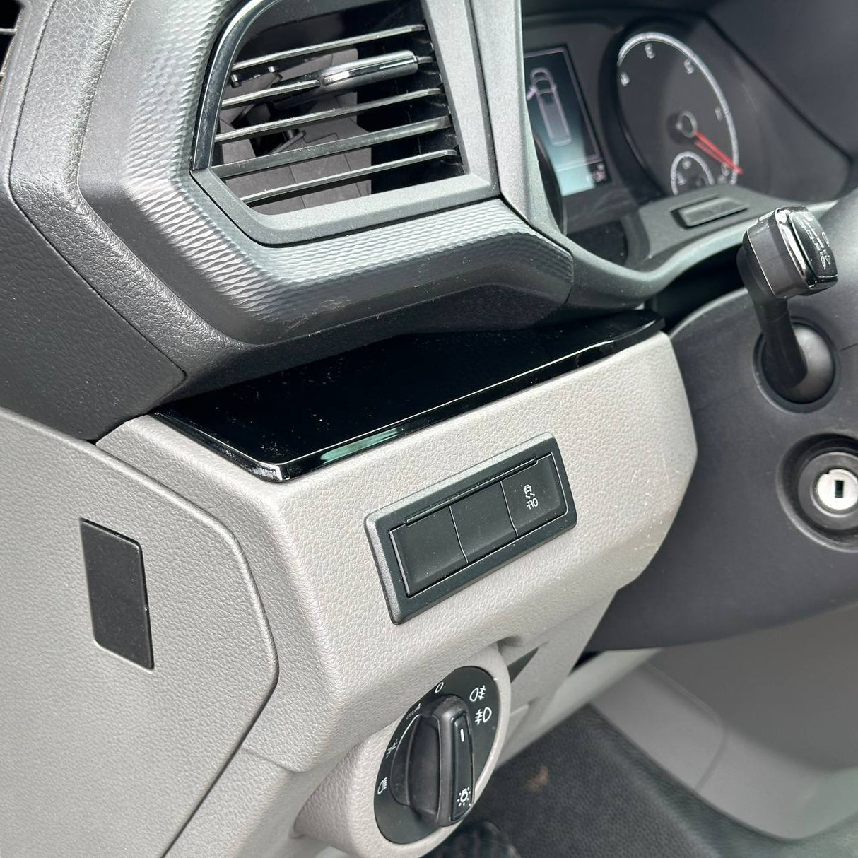 Pour la mise à niveau du tableau de bord VW T6.1 Transporter, Van-X – Ensemble premium 4 pièces noir brillant pour le bas du tableau de bord et la carte porte