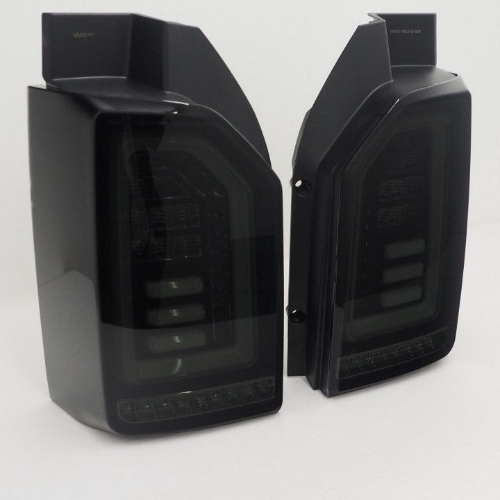 VW T6 Hayon fumé LHD Barres blanches Conduite à gauche européenne Fourgon uniquement Indicateur séquentiel