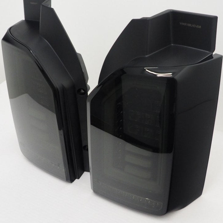 VW T6 Hayon fumé LHD Barres blanches Conduite à gauche européenne Fourgon uniquement Indicateur séquentiel