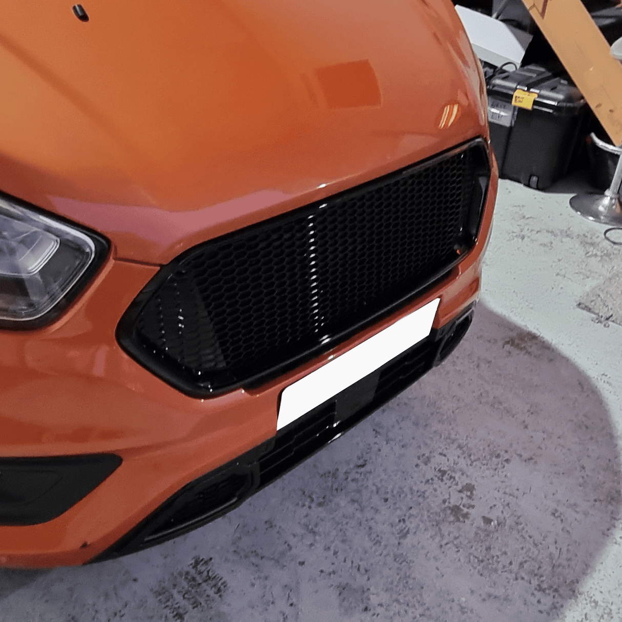 Per Ford Transit Custom Badgeless Honeycomb Grille – Nero lucido, pronto per il montaggio