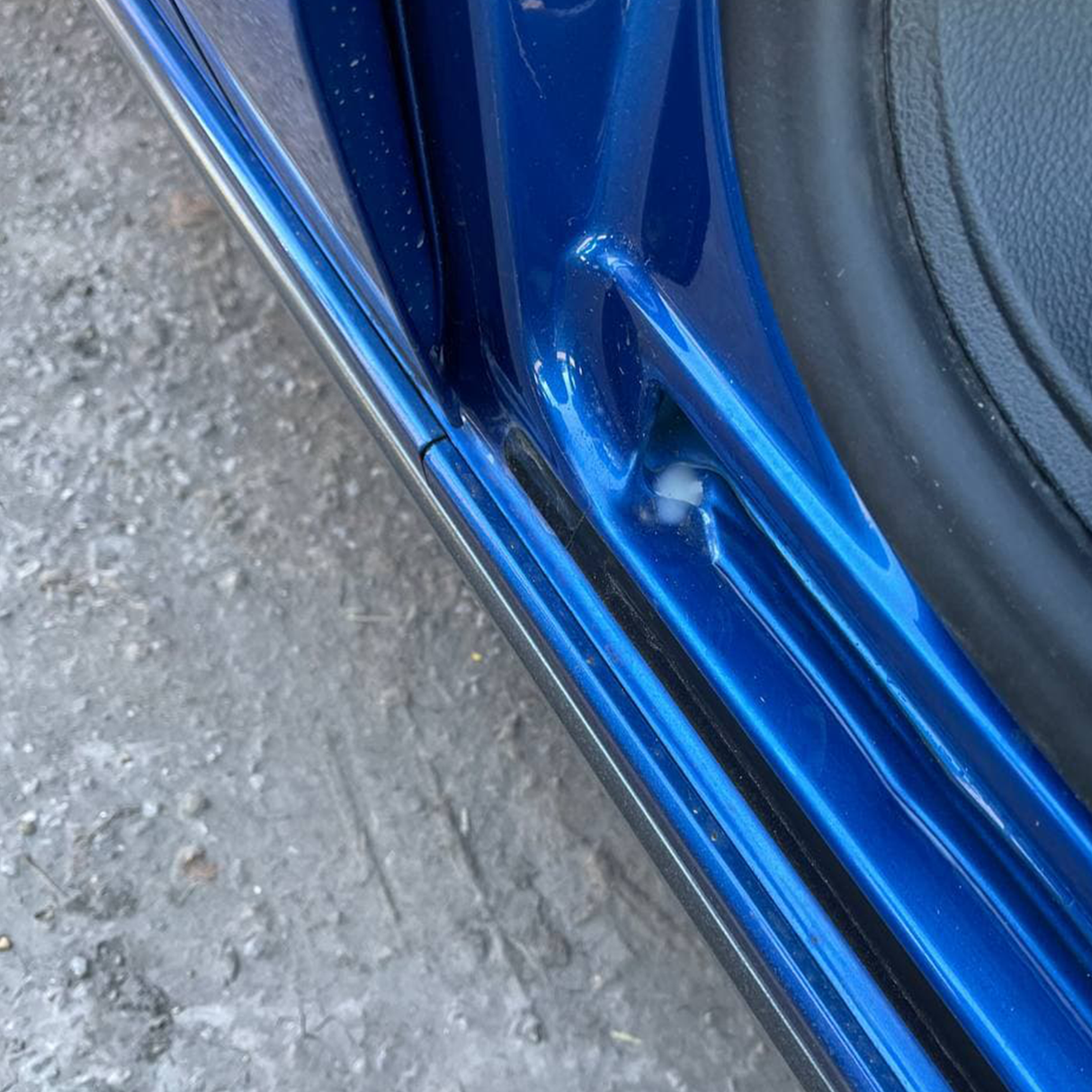 Faldones laterales de ABS pintados en color Negro Profundo para VW T6.1 Transporter de batalla corta (SWB)