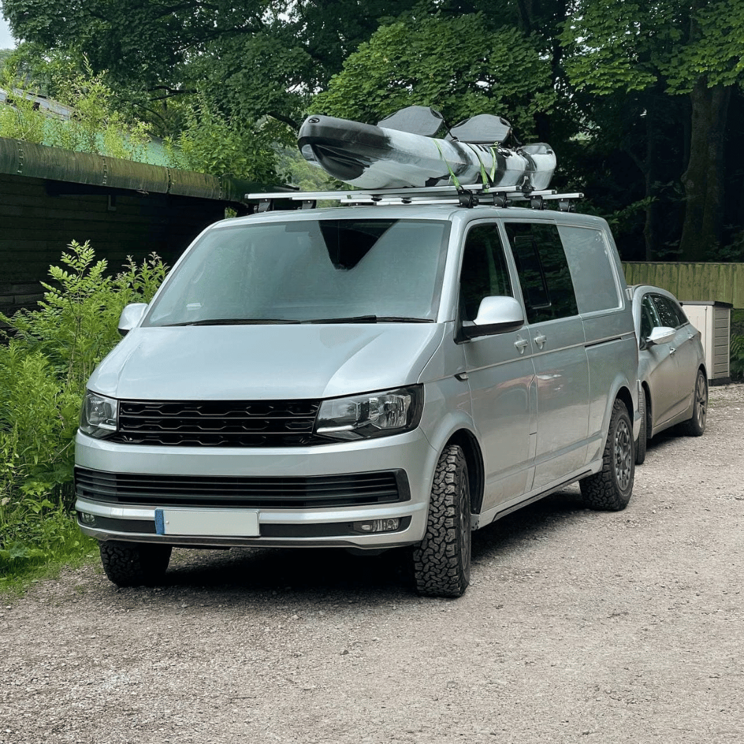 VW T6 R-Line Front Grille (2 en 1) con emblema / sin emblema - Negro brillante