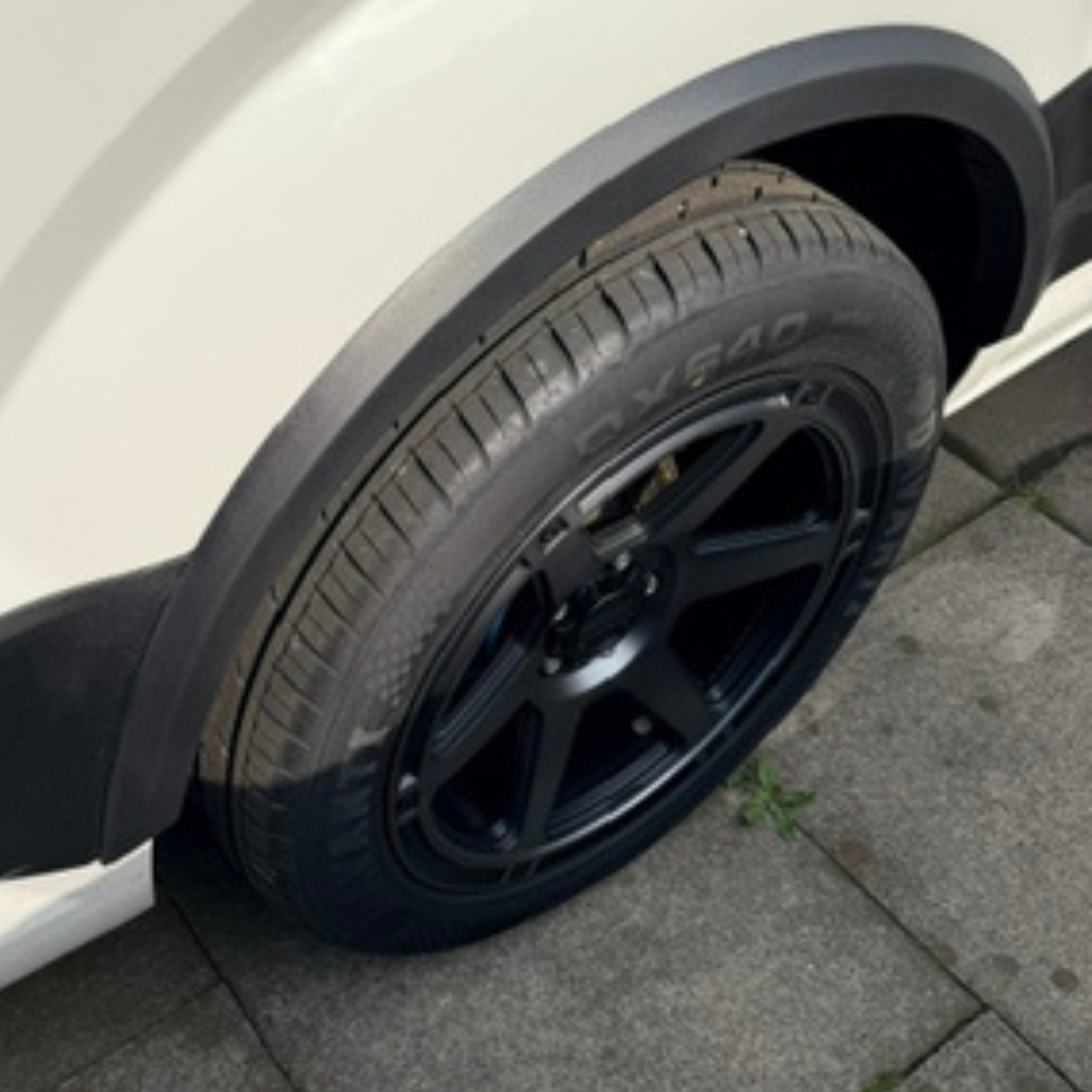 Per le finiture degli archiruota VW New Crafter / MAN TGE - Kit di stile nero testurizzato a 4 pezzi | Van-X