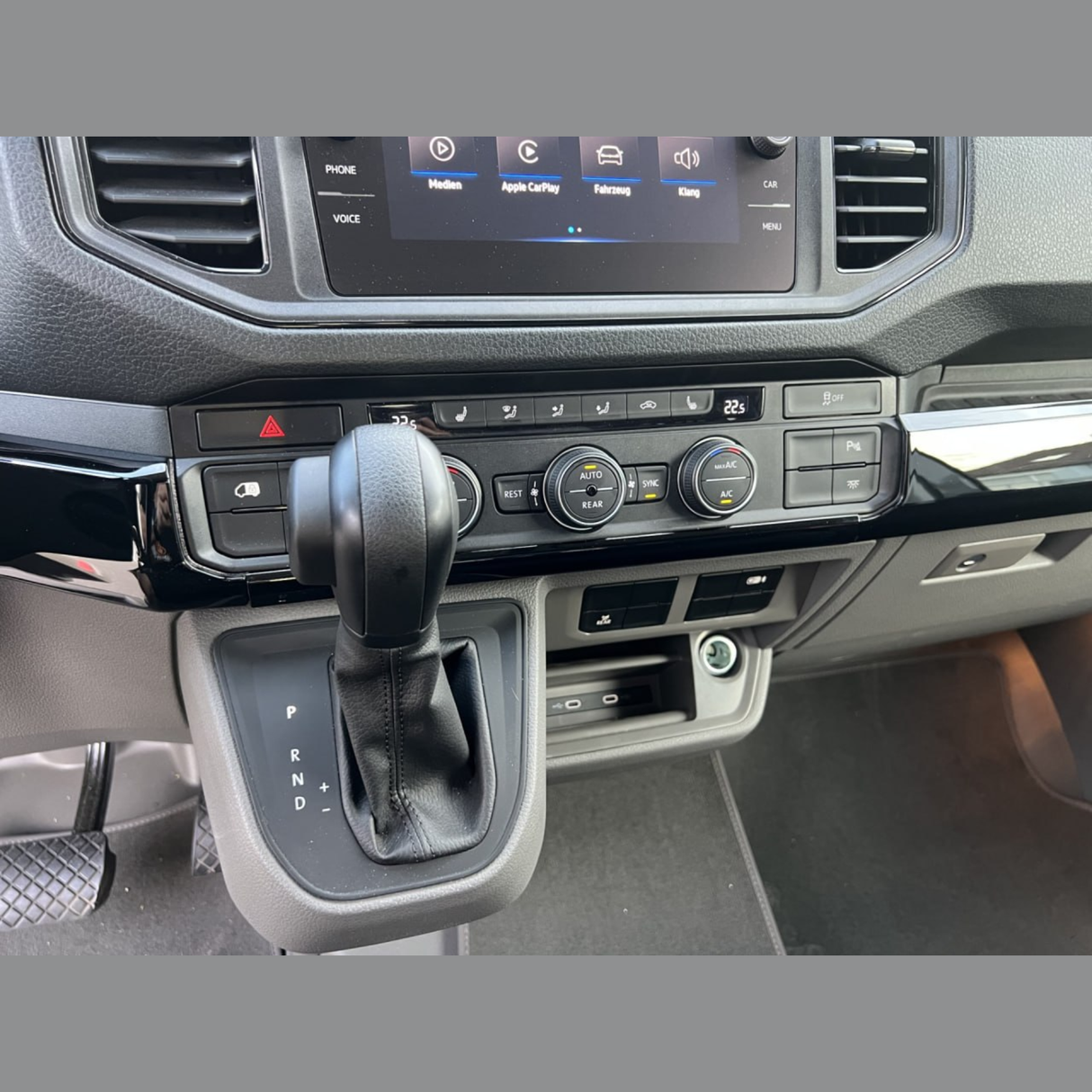 Pour les finitions MAN TGE LHD Lower Dash - Noir brillant (Ensemble de 6) | Van-X