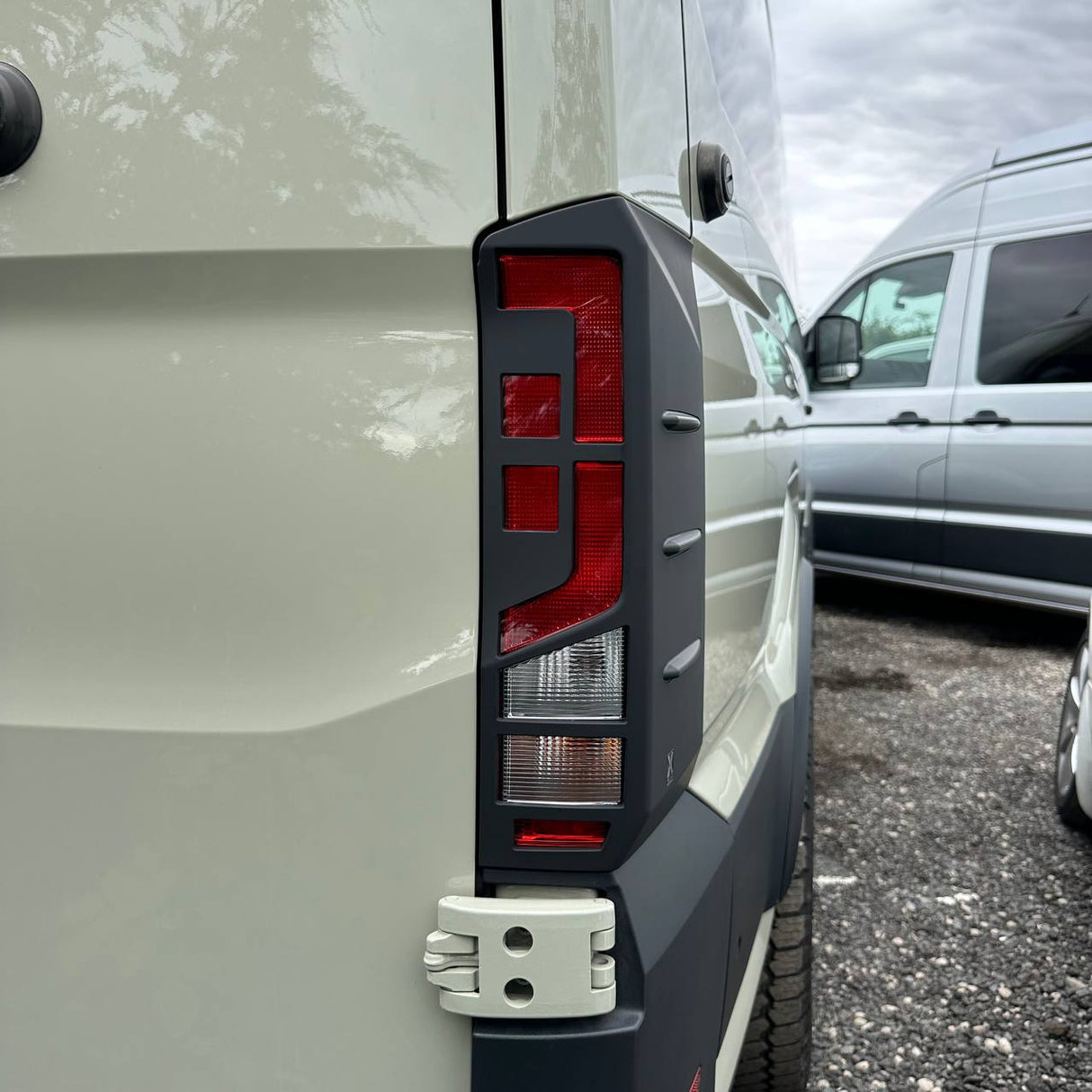 Voor Volkswagen Crafter achterlichtbeschermers - Hammerite Ultimate Matte Black (vanaf 2018)