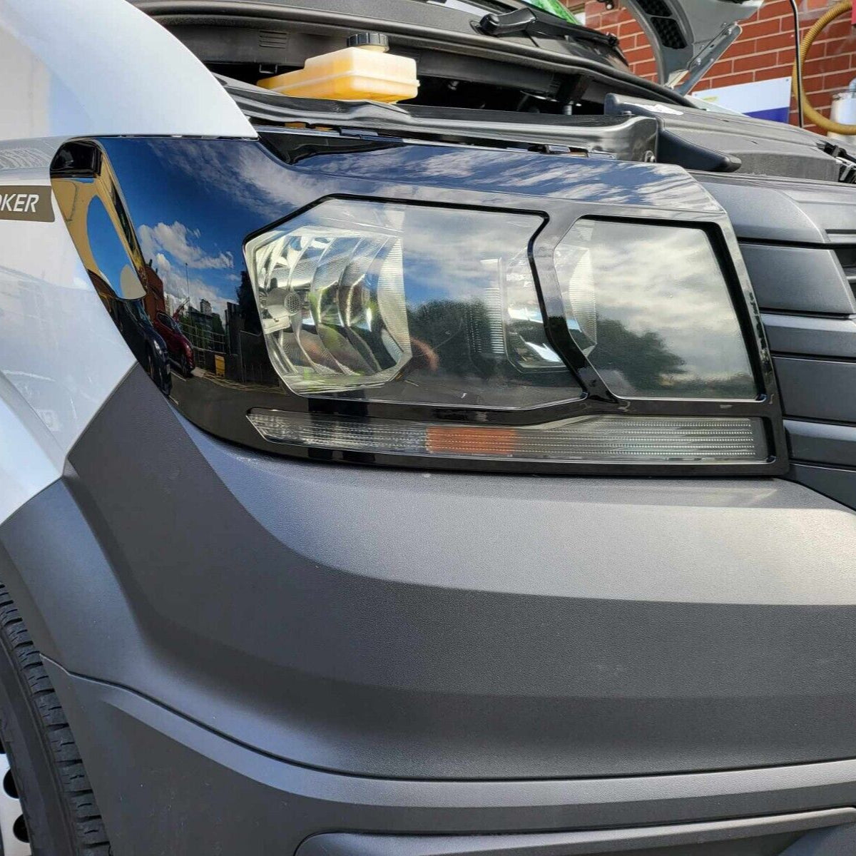 Für VW Crafter New Shape Scheinwerferschutz – Schwarz glänzend – Premium-Schutz | Van-X