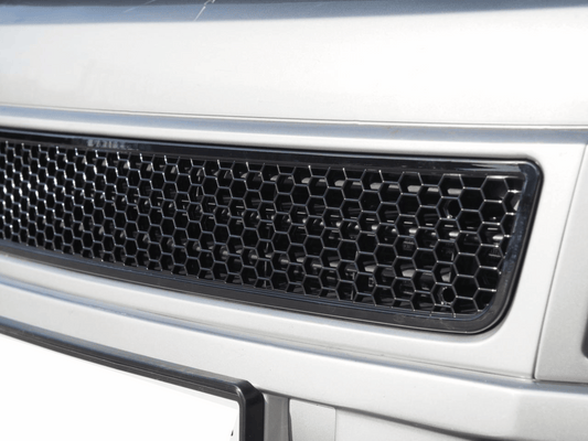 Parrilla Delantera Honeycomb + Molduras de Luces Antiniebla + Moldura de Matrícula en Negro Brillante para VW T5.1 Estilo Sportline