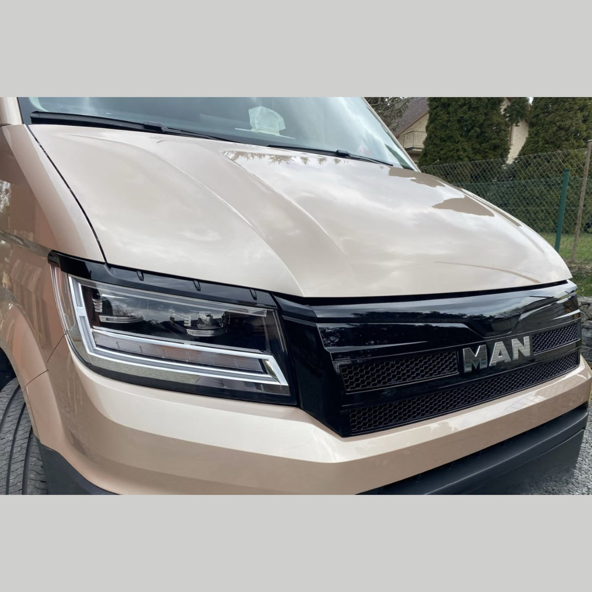 Pour la nouvelle garniture de sourcil de phare VW Crafter - Noir brillant - Accessoire de style Van par Van-X