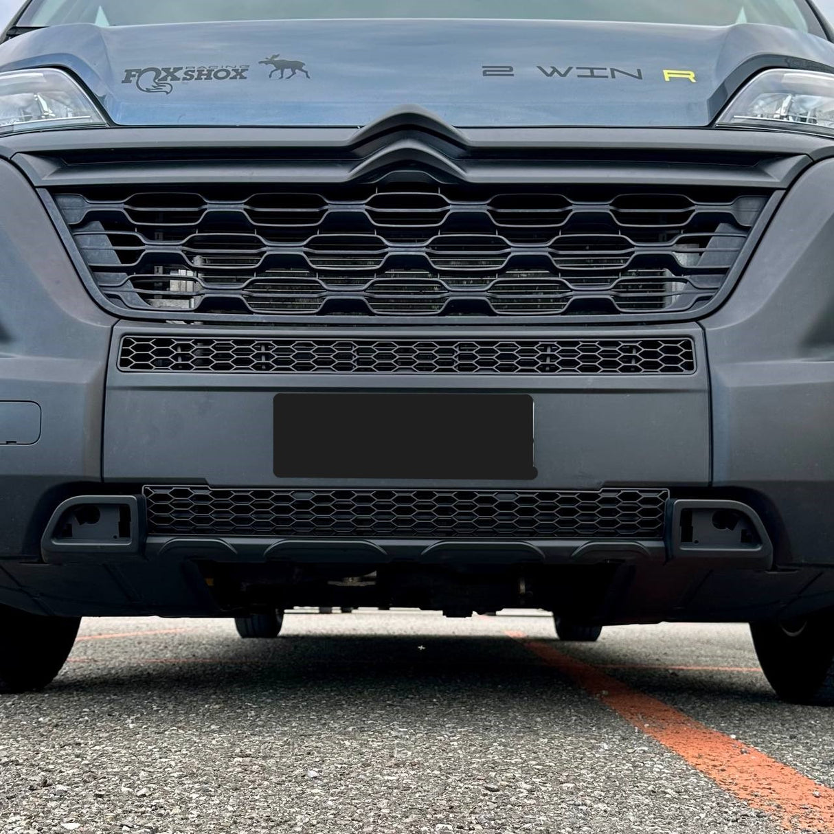 Grille de pare-chocs inférieur en nid d'abeille pour Citroën Relay - Noir mat