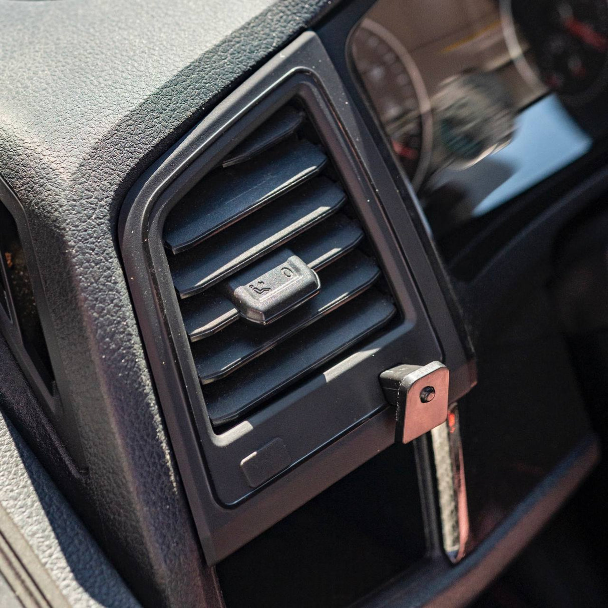 Per le finiture della VW T6 con portatapete - Lato sinistro – Accessori interni | Van-X