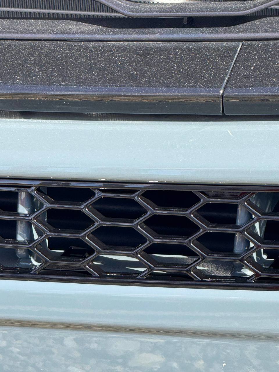 Peugeot Boxer Stoßfänger Wabengitter ohne Parksensoren – Glänzend Schwarz