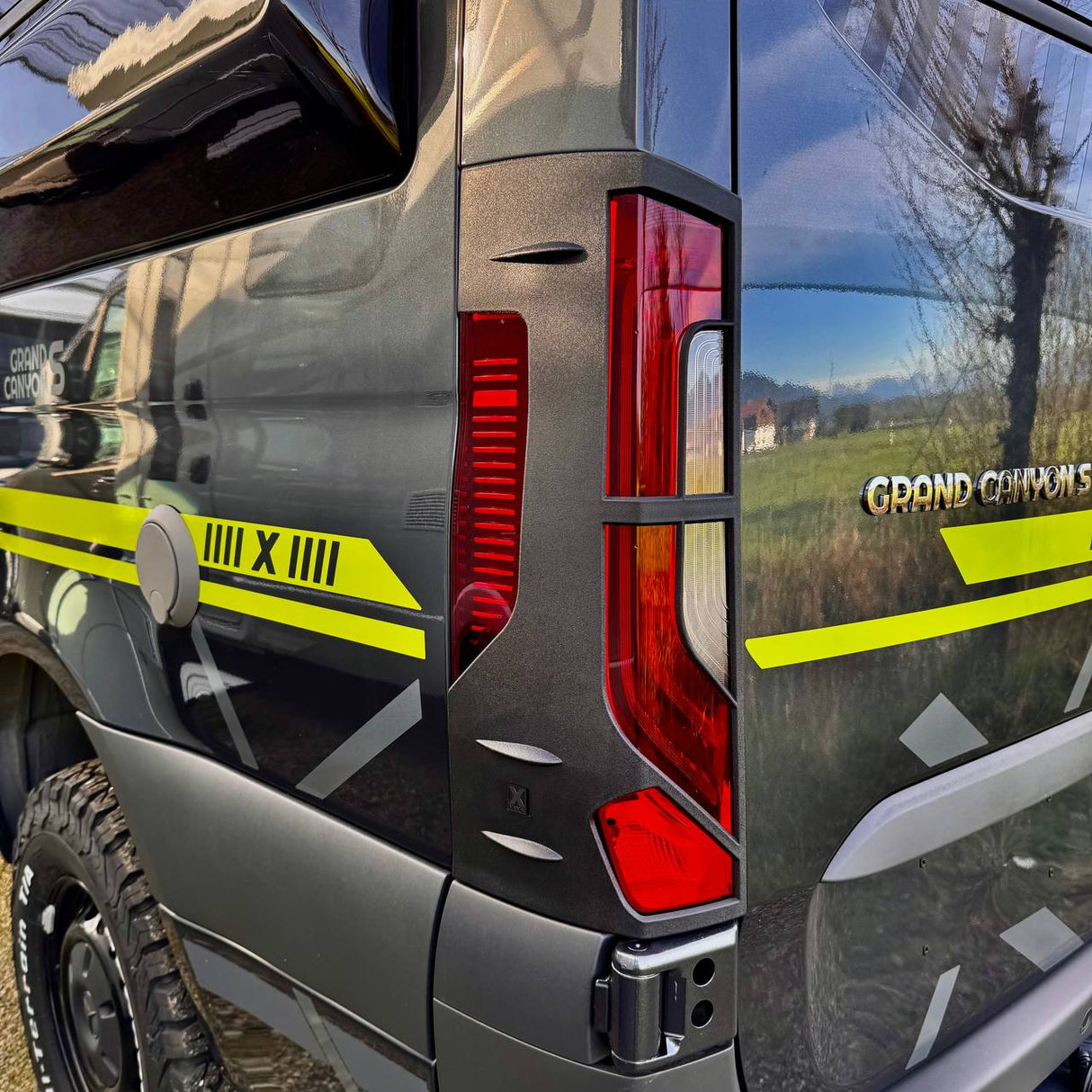 Per Protezioni Fari Posteriori Mercedes-Benz Sprinter 907 | Protezioni fanali posteriori per furgoni Sprinter – Van-X