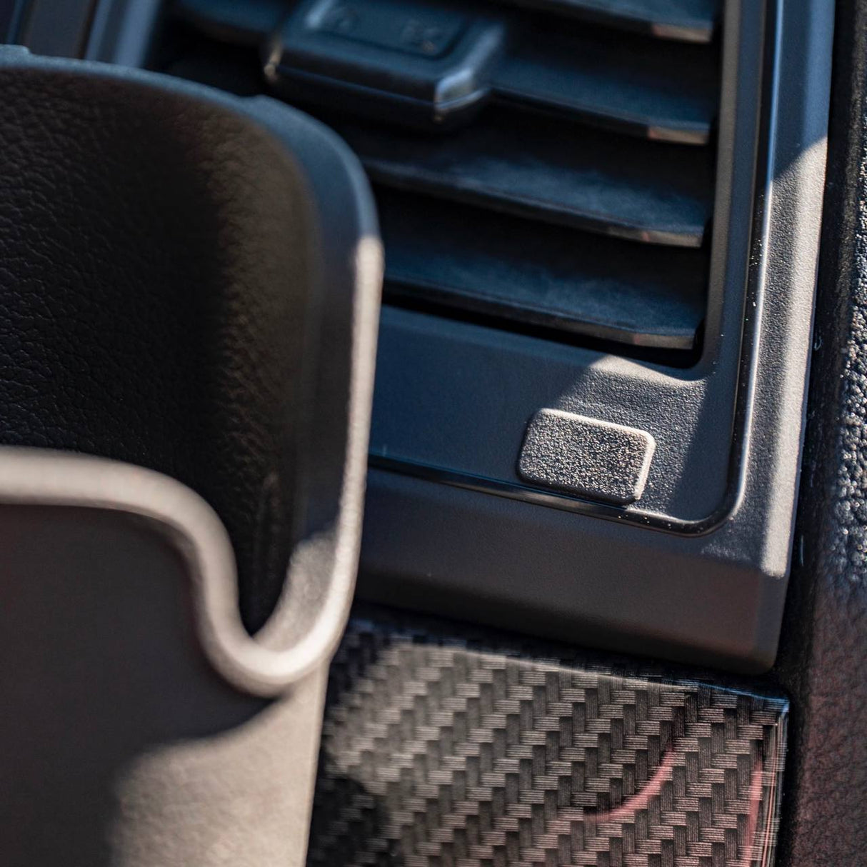 Per le finiture della VW T6 con portatapete - Lato destro – Accessori interni | Van-X
