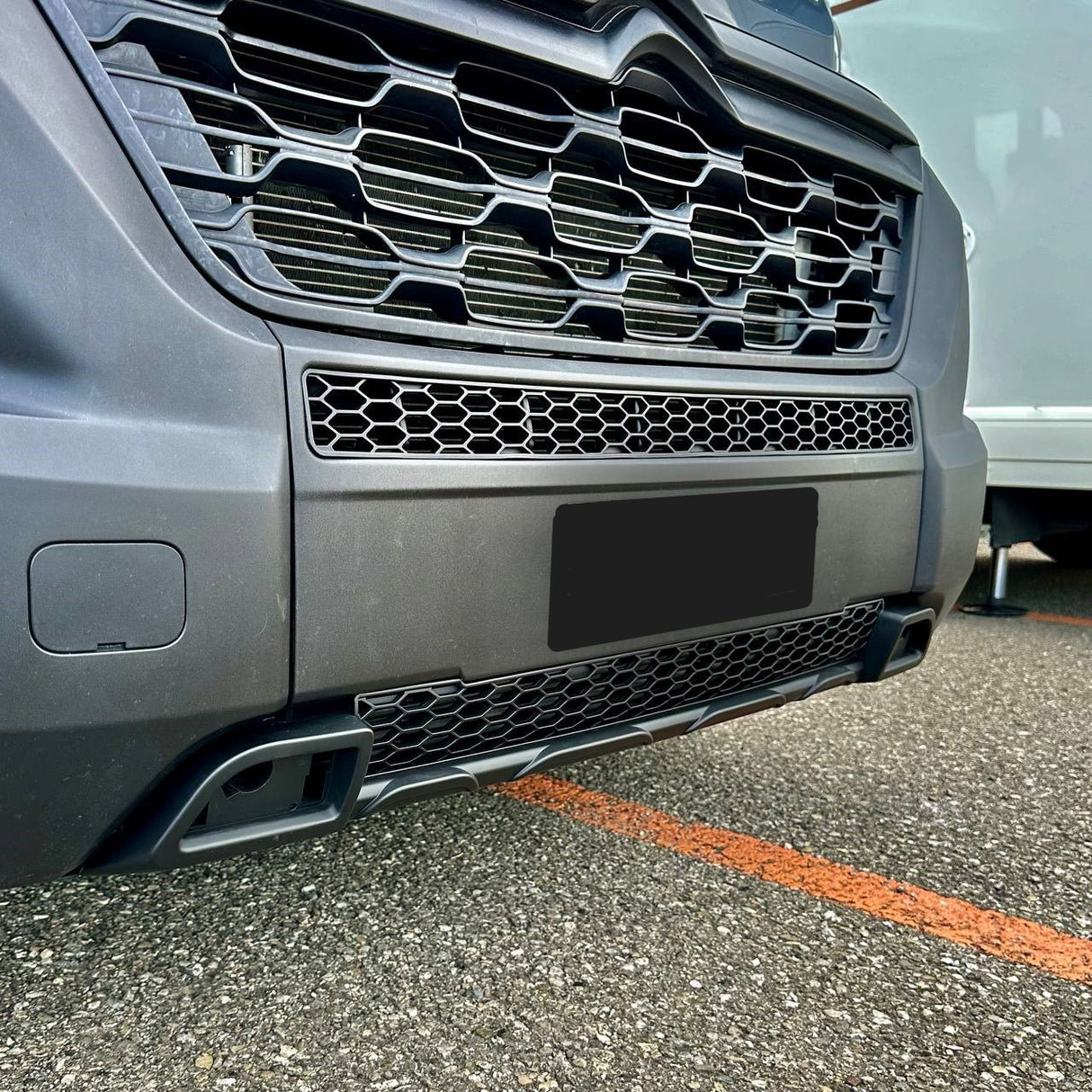 Grille de pare-chocs inférieur en nid d'abeille pour Opel Movano - Noir mat