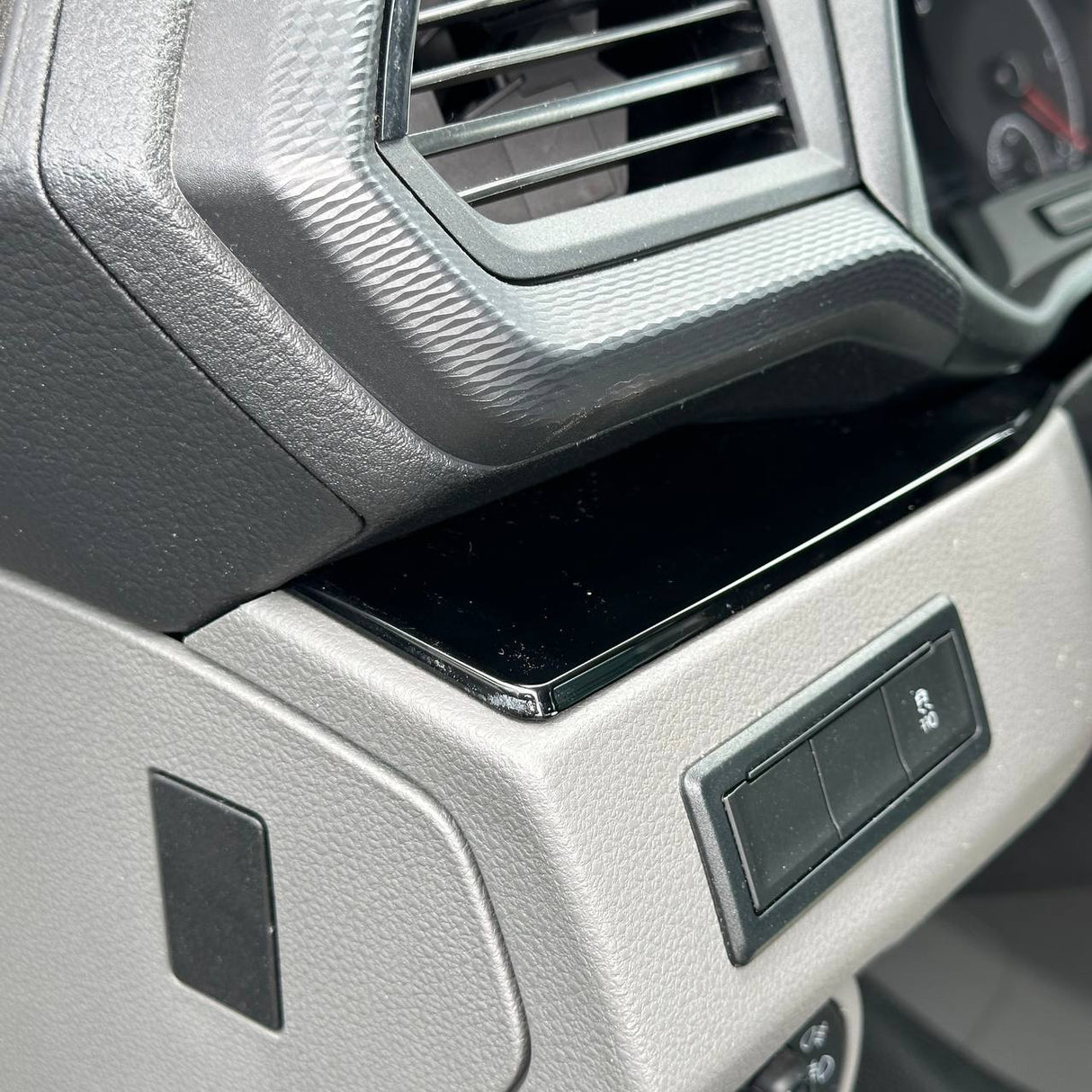Per VW T6.1 Transporter Dashboard Upgrade - Set di rivestimento per cruscotto inferiore lucido in 4 pezzi