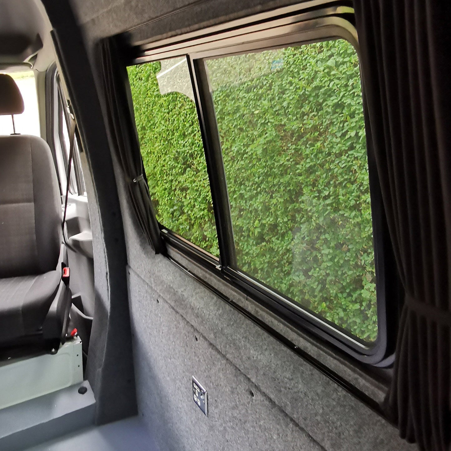 VW Crafter Premium Fenster-Vorhänge Van-X - Schwarz/Schwarz