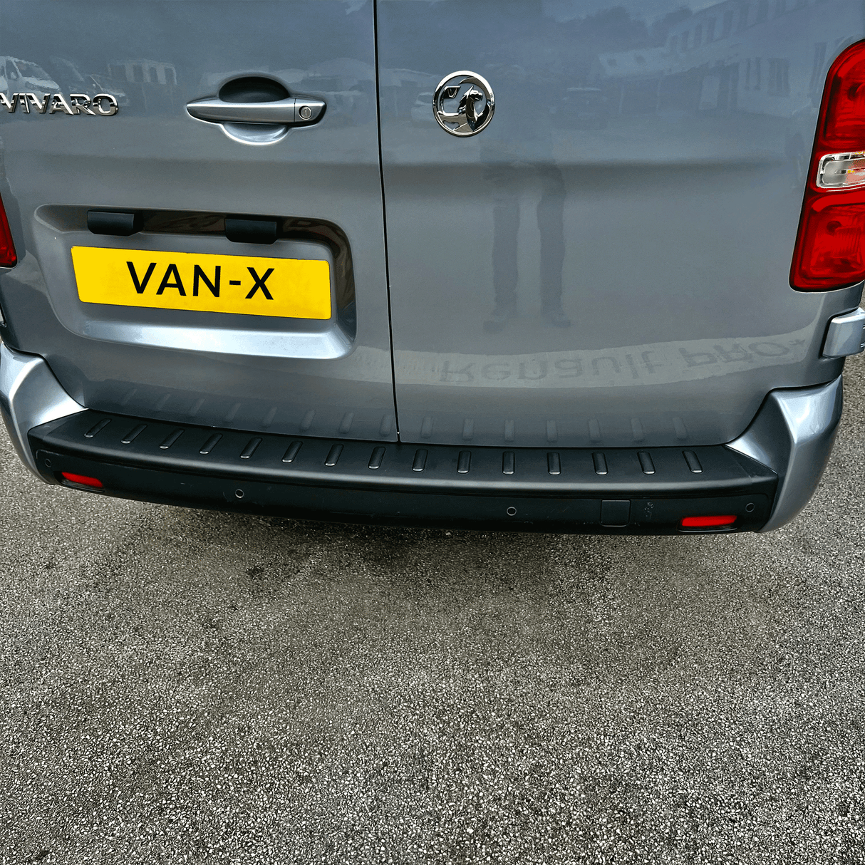 Für Opel Vivaro Ladekantenschutz – Schwarze Kunststoffverkleidung für Campervan, Wohnmobil & Auto-Sleeper