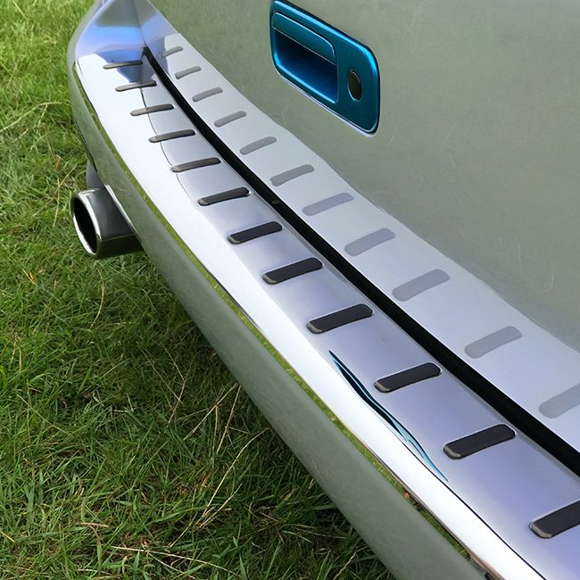 Protezione paraurti posteriore VW T6 Barndoor in acciaio inossidabile (inserto nero titanio)